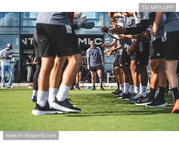 梅西加盟迈阿密国际后首次亮相赛场助力球队取得胜利